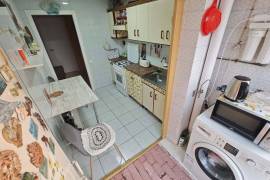 For sale bright exterior apartment with balcony on the top floor.