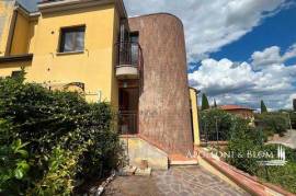 Three-story house with garden and garage in Montefollonico - Siena