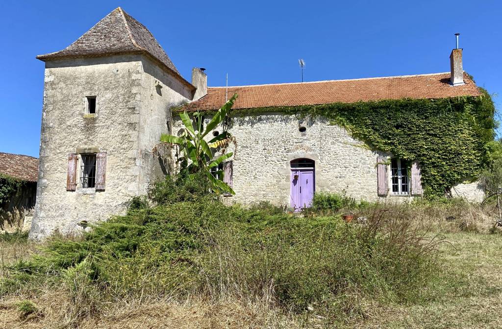 Stunning Country House with Land and Outbuilding