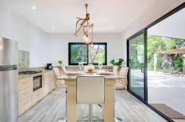 V-Jungla Cecile Refundores: Spacious Modern Villa with Pool, Guest House & Tropical Garden Near Tamarindo Beach