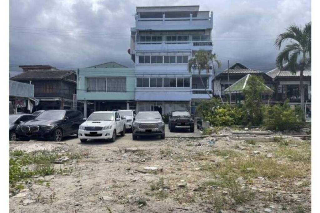 Direct on the Sea: 5 Floor Business or Private House