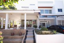 City center 3 bedroom villa walking distance from the beach