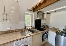 Ensemble immobilier d\'exception comprenant un moulin renove, un gite et une piscine.