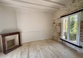 Ensemble immobilier d\'exception comprenant un moulin renove, un gite et une piscine.