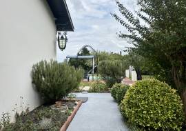 Charmante maison avec dependance renovee et piscine situee a Pujols.