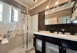 Charmante maison avec dependance renovee et piscine situee a Pujols.
