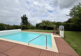 Charmante maison avec dependance renovee et piscine situee a Pujols.