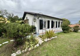 Charmante maison avec dependance renovee et piscine situee a Pujols.