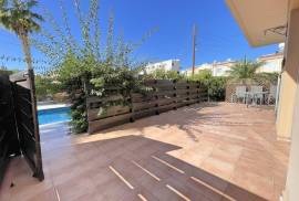 Beautiful 2 Bedroom Ground Floor Apartment - Universal, Paphos