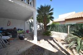 HERMOSA VILLA DE 2 DORMITORIOS CON PISCINA CERCA DEL CAMPO DE GOLF LA MARQUESA