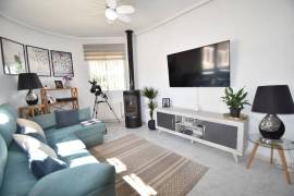 HERMOSA VILLA DE 2 DORMITORIOS CON PISCINA CERCA DEL CAMPO DE GOLF LA MARQUESA