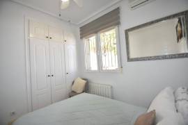 HERMOSA VILLA DE 2 DORMITORIOS CON PISCINA CERCA DEL CAMPO DE GOLF LA MARQUESA