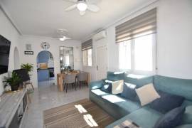 HERMOSA VILLA DE 2 DORMITORIOS CON PISCINA CERCA DEL CAMPO DE GOLF LA MARQUESA