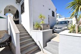HERMOSA VILLA DE 2 DORMITORIOS CON PISCINA CERCA DEL CAMPO DE GOLF LA MARQUESA