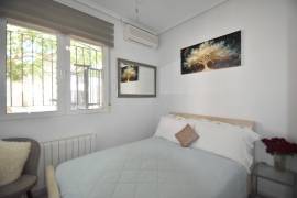 HERMOSA VILLA DE 2 DORMITORIOS CON PISCINA CERCA DEL CAMPO DE GOLF LA MARQUESA