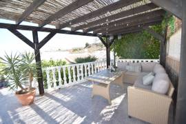 HERMOSA VILLA DE 2 DORMITORIOS CON PISCINA CERCA DEL CAMPO DE GOLF LA MARQUESA