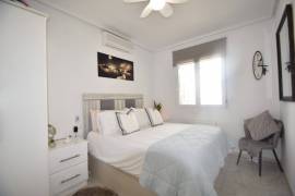 HERMOSA VILLA DE 2 DORMITORIOS CON PISCINA CERCA DEL CAMPO DE GOLF LA MARQUESA