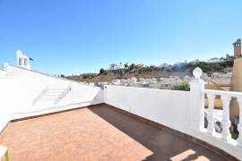 HERMOSA VILLA DE 2 DORMITORIOS CON PISCINA CERCA DEL CAMPO DE GOLF LA MARQUESA