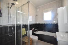 HERMOSA VILLA DE 2 DORMITORIOS CON PISCINA CERCA DEL CAMPO DE GOLF LA MARQUESA