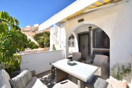 HERMOSA VILLA DE 2 DORMITORIOS CON PISCINA CERCA DEL CAMPO DE GOLF LA MARQUESA