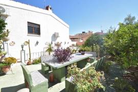 CHARMING VILLA WITH PRIVATE POOL AND GARDENS IN THE CENTRE OF BENIJOFAR