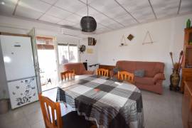 CHARMING VILLA WITH PRIVATE POOL AND GARDENS IN THE CENTRE OF BENIJOFAR
