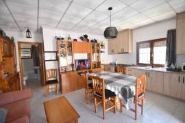 CHARMING VILLA WITH PRIVATE POOL AND GARDENS IN THE CENTRE OF BENIJOFAR