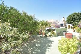 CHARMING VILLA WITH PRIVATE POOL AND GARDENS IN THE CENTRE OF BENIJOFAR