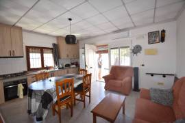 CHARMING VILLA WITH PRIVATE POOL AND GARDENS IN THE CENTRE OF BENIJOFAR