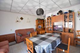 CHARMING VILLA WITH PRIVATE POOL AND GARDENS IN THE CENTRE OF BENIJOFAR