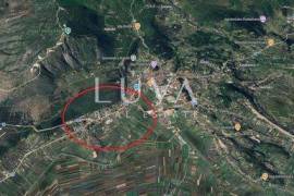 Sinj, Brnaze, building land 1,185 m² with 3 stone houses with a total footprint of 180 m²