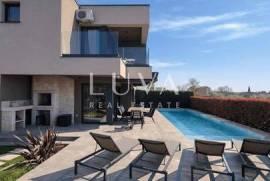 Poreč, Špadići, house with a pool near the sea for sale