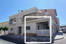 Fully Renovated Apartment On The Ground Floor With Courtyard And At Walking Distance From The Beach.