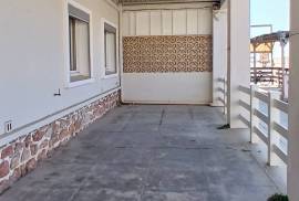 Fully Renovated Apartment On The Ground Floor With Courtyard And At Walking Distance From The Beach. Fully Renovated Apartment On The Ground Floor With Courtyard And At Walking Distance From The Beach.