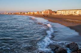 Fully Renovated Apartment On The Ground Floor With Garden, At Walking Distance From The Sea. Fully Renovated Apartment On The Ground Floor With Garden, At Walking Distance From The Sea.