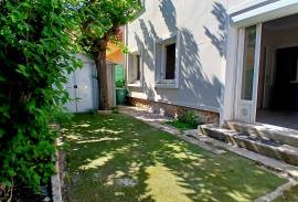 Fully Renovated Apartment On The Ground Floor With Garden, At Walking Distance From The Sea. Fully Renovated Apartment On The Ground Floor With Garden, At Walking Distance From The Sea.
