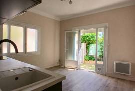 Fully Renovated Apartment On The Ground Floor With Garden, At Walking Distance From The Sea. Fully Renovated Apartment On The Ground Floor With Garden, At Walking Distance From The Sea.