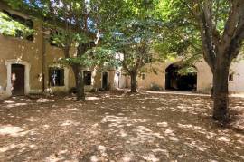 Former Wine-Growing Estate: A Truly Unique Property, Comprising 3 Dwellings, Farm Buildings And Set On 2109 M2 Of Land. Former Wine-Growing Estate: A Truly Unique Property, Comprising 3 Dwellings, Farm Buildings And Set On 2109 M2 Of Land.