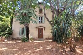 Former Wine-Growing Estate: A Truly Unique Property, Comprising 3 Dwellings, Farm Buildings And Set On 2109 M2 Of Land. Former Wine-Growing Estate: A Truly Unique Property, Comprising 3 Dwellings, Farm Buildings And Set On 2109 M2 Of Land.