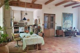 Former Wine-Growing Estate: A Truly Unique Property, Comprising 3 Dwellings, Farm Buildings And Set On 2109 M2 Of Land. Former Wine-Growing Estate: A Truly Unique Property, Comprising 3 Dwellings, Farm Buildings And Set On 2109 M2 Of Land.