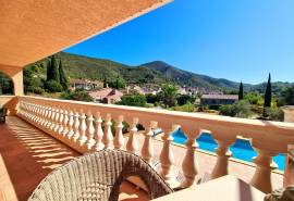 Beautiful Villa With 248 M2 Of Living Space Offering 7 Bedrooms On A 2160 M2 Plot With Pool And Views And Partly Constructible. Beautiful Villa With 248 M2 Of Living Space Offering 7 Bedrooms On A 2160 M2 Plot With Pool And Views And Partly Constructible.