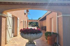Beautiful Villa With 248 M2 Of Living Space Offering 7 Bedrooms On A 2160 M2 Plot With Pool And Views And Partly Constructible. Beautiful Villa With 248 M2 Of Living Space Offering 7 Bedrooms On A 2160 M2 Plot With Pool And Views And Partly Constructible.