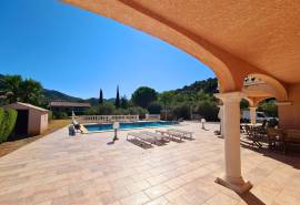 Beautiful Villa With 248 M2 Of Living Space Offering 7 Bedrooms On A 2160 M2 Plot With Pool And Views And Partly Constructible. Beautiful Villa With 248 M2 Of Living Space Offering 7 Bedrooms On A 2160 M2 Plot With Pool And Views And Partly Constructible.