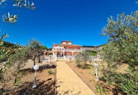Beautiful Villa With 248 M2 Of Living Space Offering 7 Bedrooms On A 2160 M2 Plot With Pool And Views And Partly Constructible. Beautiful Villa With 248 M2 Of Living Space Offering 7 Bedrooms On A 2160 M2 Plot With Pool And Views And Partly Constructible.