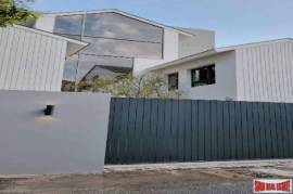 Detached house in Ekkamai - 3 Bedrooms and 2 Bathrooms, 350 sqm., Phra Khanong Detached house in Ekkamai - 3 Bedrooms and 2 Bathrooms, 350 sqm., Phra Khanong