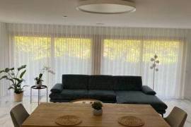 Modern, spacious 2 1/2 room apartment in a green setting in Feldbach ZH
