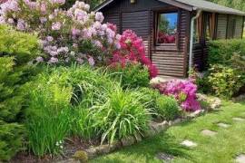 Wochenendhaus in sonniger, naturnaher Lage mit Felsenblick