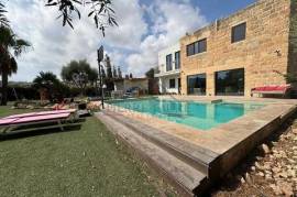 Exceptional Family Residence on Over 1,600SQM of Land