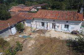 Country House near Ruffec with Development Potential - €80645 Country House near Ruffec with Development Potential - €80645