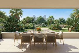 3-beds apartment with two terraces, in a condominium with swimming pool
